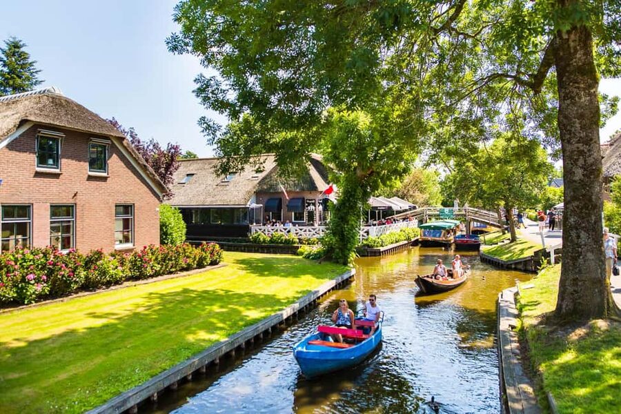 Amsterdam: Giethoorn Day Trip with Boat Tour - How much time do you really get?