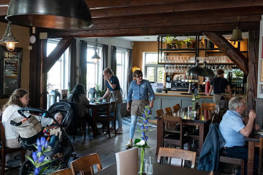 Amsterdam: Giethoorn Tour Scenic Cruise, Cheese & Free Time - What the $75 price really buys you