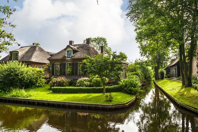 Amsterdam: Giethoorn Tour Scenic Cruise, Cheese & Free Time - Meeting at This is Holland near Amsterdam Central Station