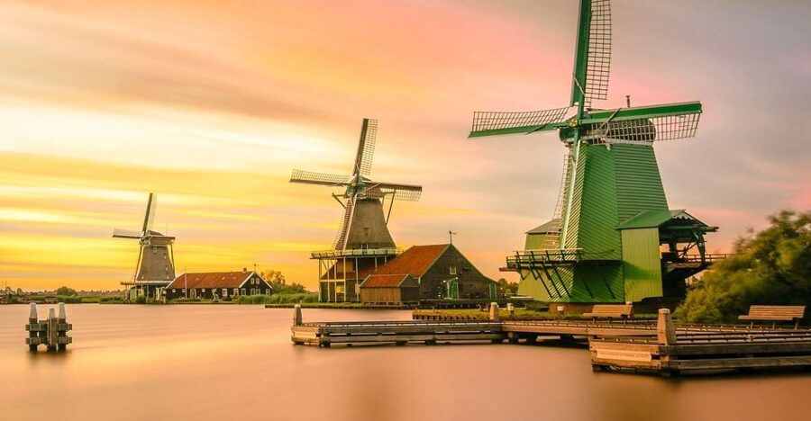 Amsterdam: Giethoorn Tour with Canal Cruise and Windmills - Leaving Amsterdam in a private Mercedes
