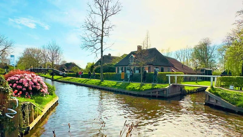Amsterdam: Giethoorn & Zaanse Schans Small Group Day Trip - A useful choice for families and couples