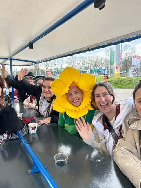 Amsterdam: Guided Beer or Prosecco Bike Tour - What happens during the 90-minute ride