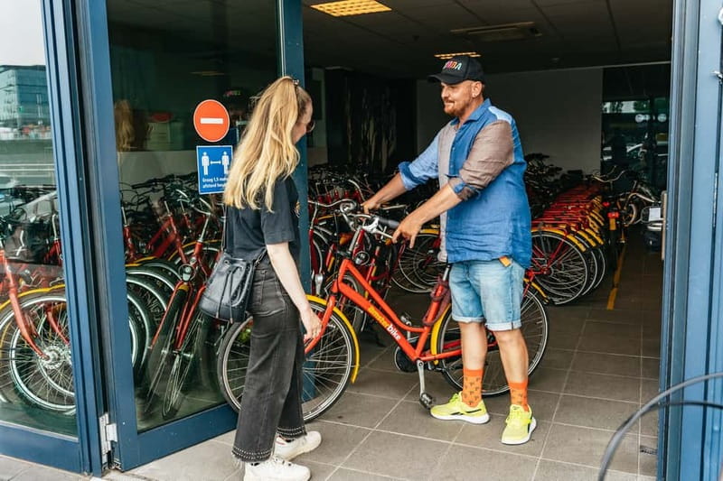 Amsterdam: Guided Bike Tour City Centre in EN/DE/FR/ES - Museumplein and the city’s grander side