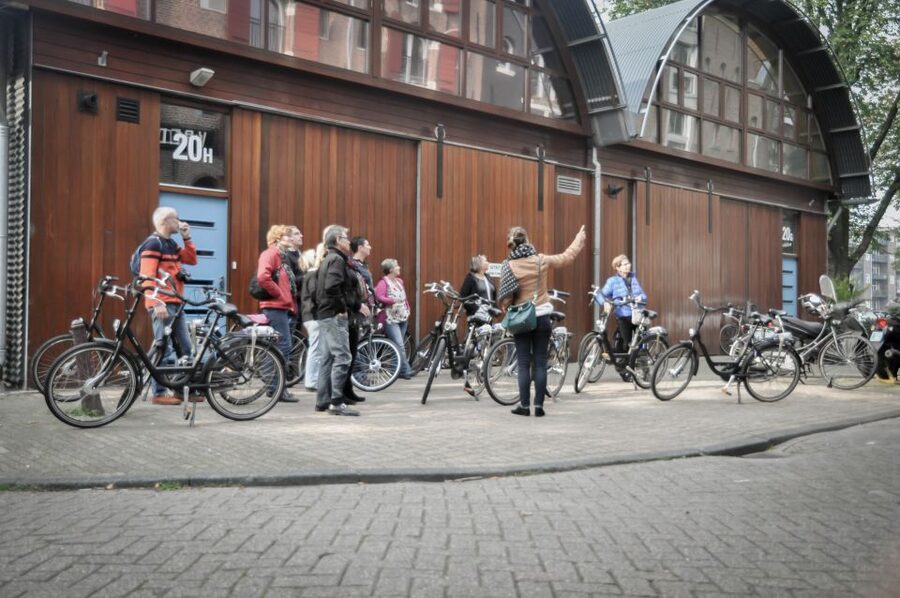 Amsterdam: Guided City Bike Tour in French - French guides and the small-group feel