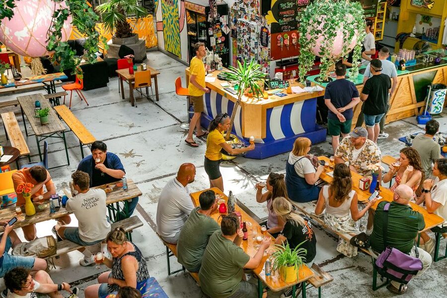 Amsterdam: Guided Craft Beer Brewery Bus Tour with Tastings - The middle stop brings the only full brewery tour