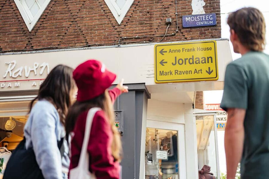 Amsterdam: Guided Cultural Food Tour in German or English - Food first, landmarks second