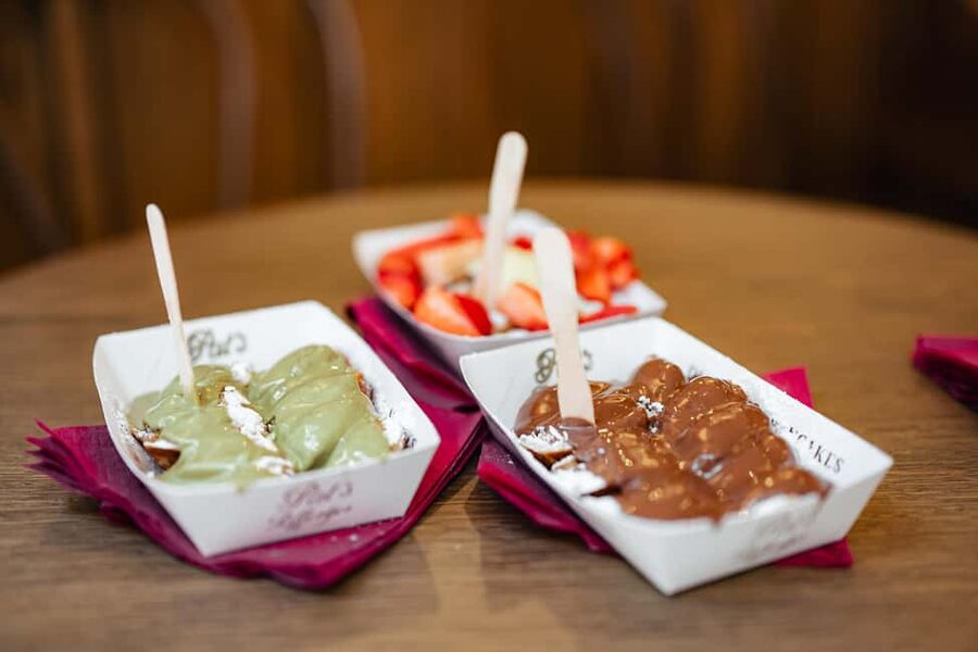 Amsterdam: Guided Cultural Food Tour in German or English - Practical details that affect your day