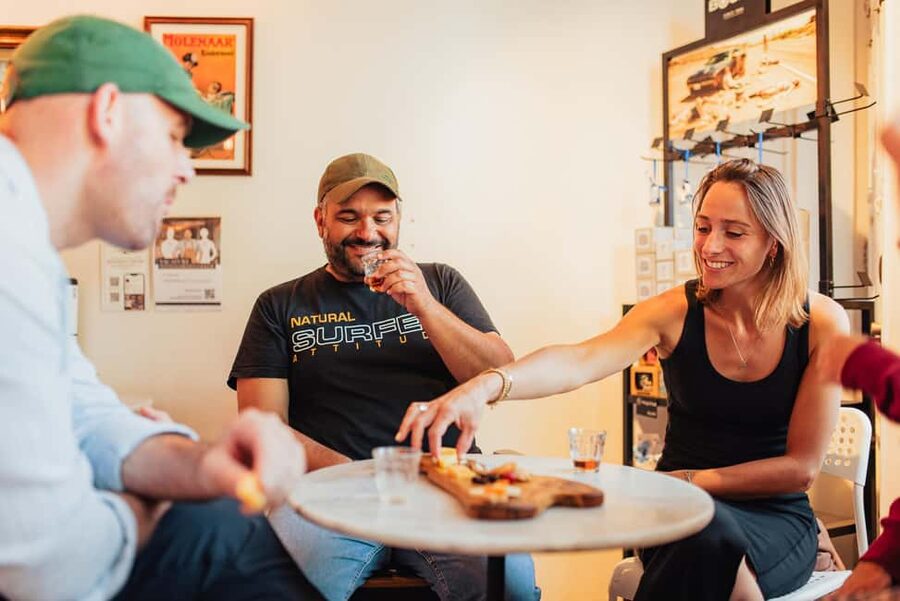 Amsterdam: Guided Cultural Food Tour in German or English - What the guide adds to the food