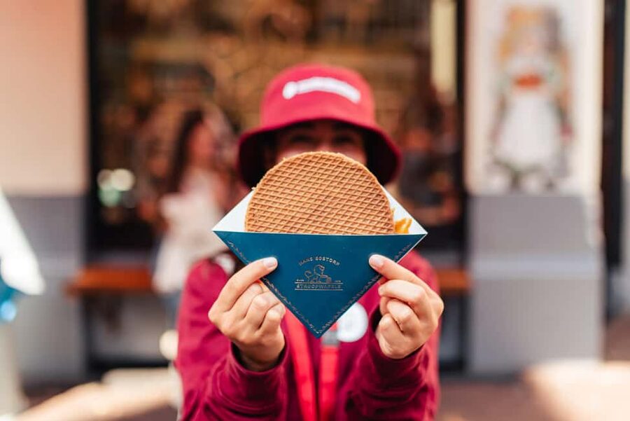 Amsterdam: Guided Cultural Food Tour in German or English - Dam Square and the Nieuwe Kerk
