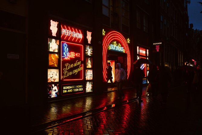 Amsterdam: Guided Red Light District and City Walking Tour - Starting near Geldersekade 2