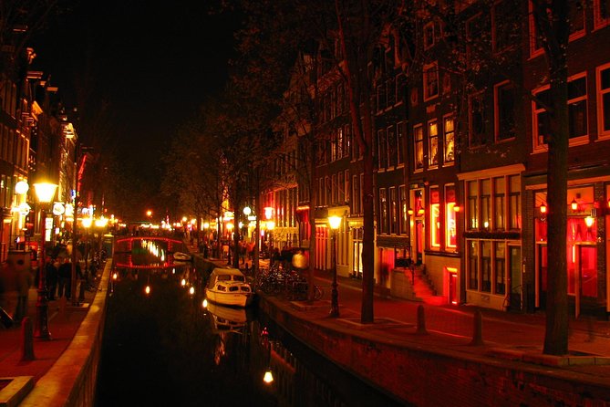 Amsterdam: Guided Red Light District and City Walking Tour - Guides make the biggest difference