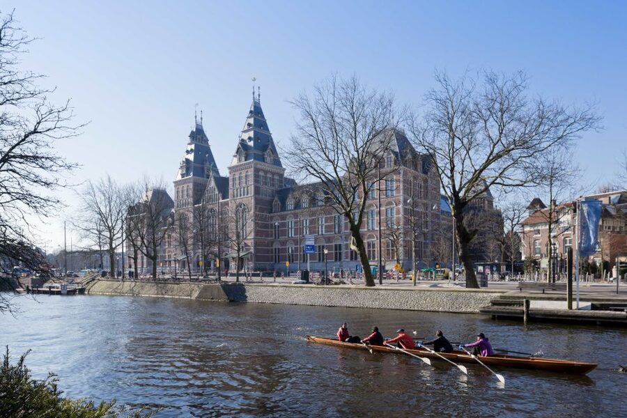 Amsterdam: Guided Rijksmuseum Tour in Spanish - Meeting at the Rijksmuseum’s canal entrance