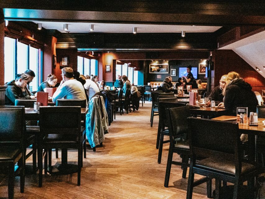 Amsterdam: Hard Rock Cafe Experience - Service, birthdays, and the overall atmosphere