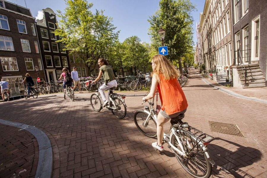 Amsterdam: Hidden Gems & Highlights Guided Bike Tour - Who Should Book This Ride?
