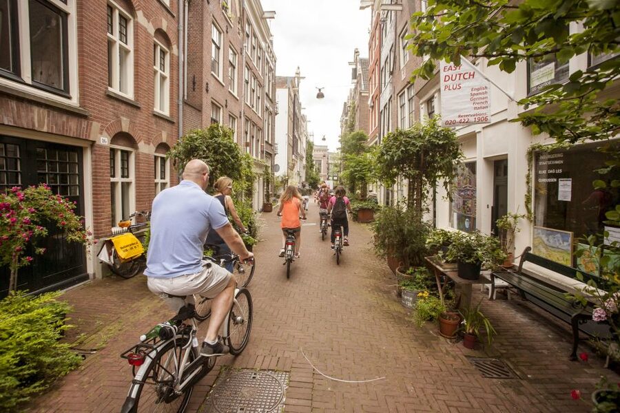 Amsterdam: Hidden Gems & Highlights Guided Bike Tour - Guides Make the Difference