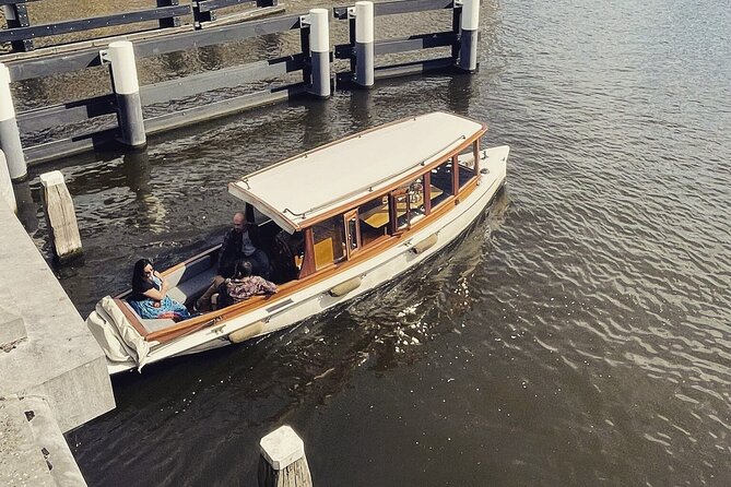 Amsterdam Highlights Canal Cruise with a Drink - The boats, drinks, and comfort level