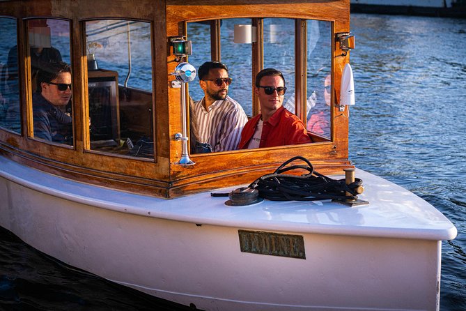 Amsterdam Highlights Canal Cruise with a Drink - The Skinny Bridge and Amsterdam’s classic canal views