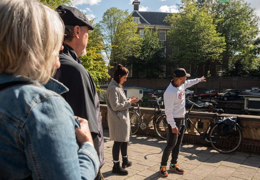 Amsterdam: Highlights & History Walking Tour - Old Church, Chinatown, and the city’s odd angles