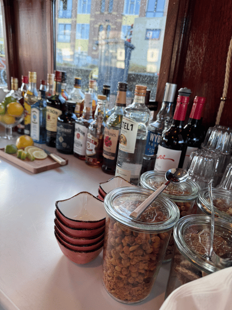 Amsterdam: Historic Boat Cruise with open bar and nibbles - What the small group changes