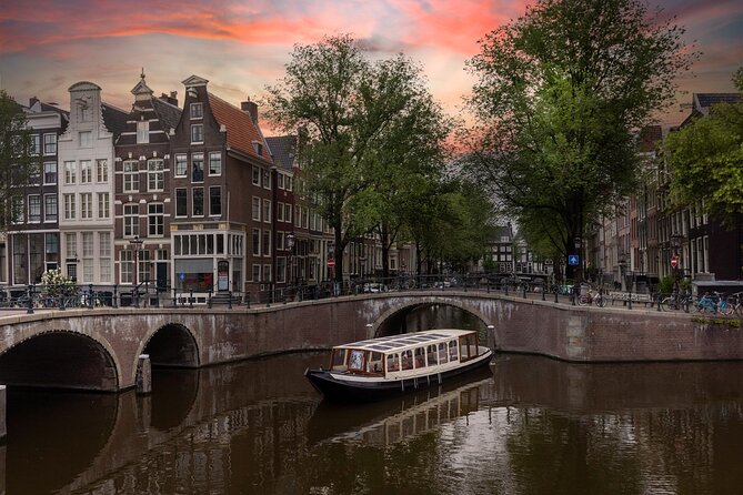 Amsterdam Historic Tour On Classic Saloon Boat - Who will get the most from this one-hour ride