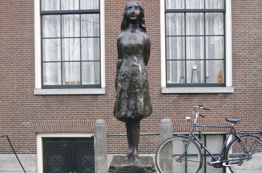 Amsterdam: Historic Walking Tour - Nieuwe Kerk and the changing role of religion