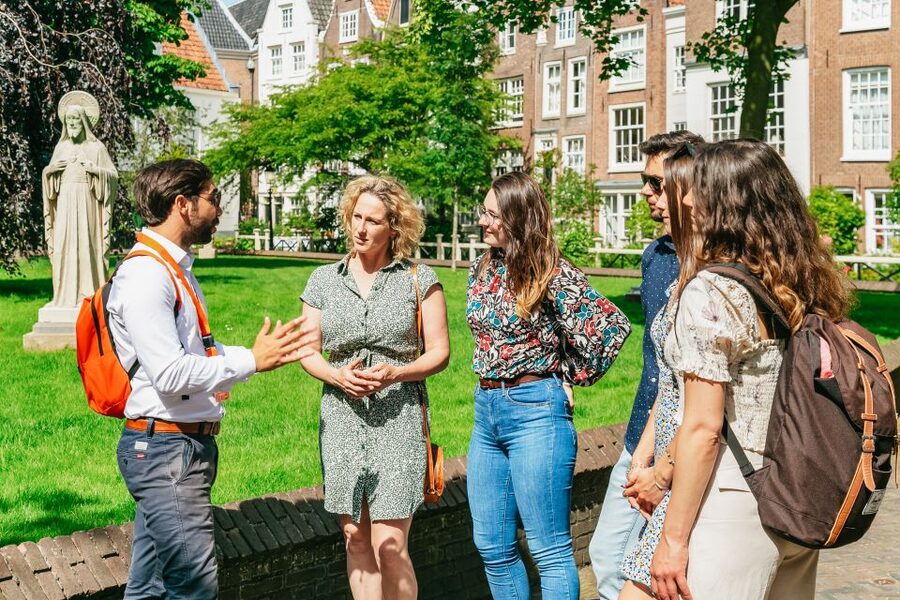 Amsterdam: Historical Highlights Walking Tour with Tasting - Is $34 a fair price for two hours?