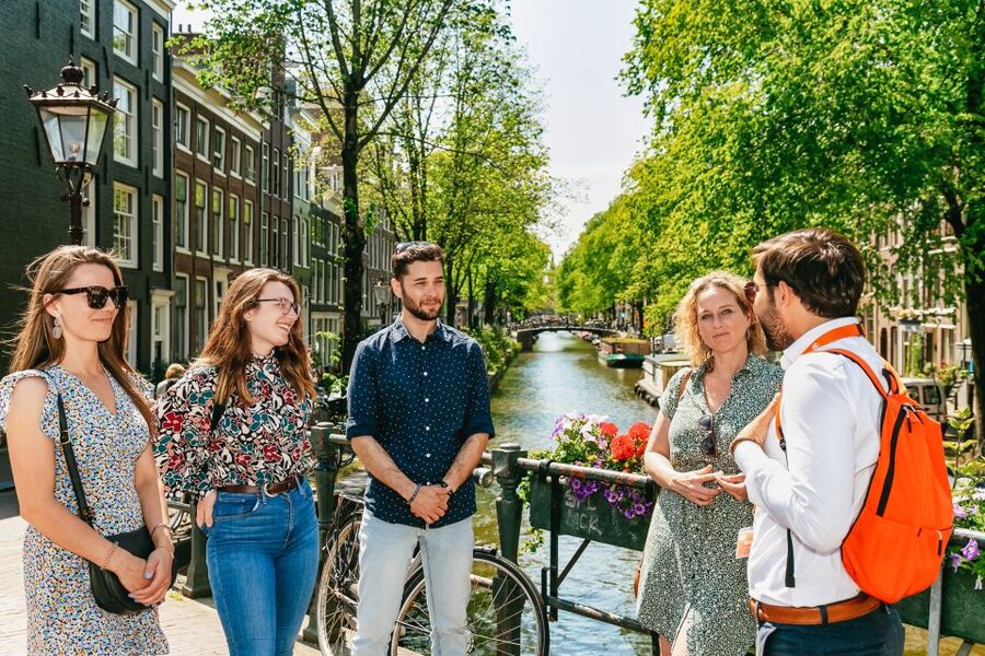 Amsterdam: Historical Highlights Walking Tour with Tasting - The UNESCO Canal District, bridges, and locks