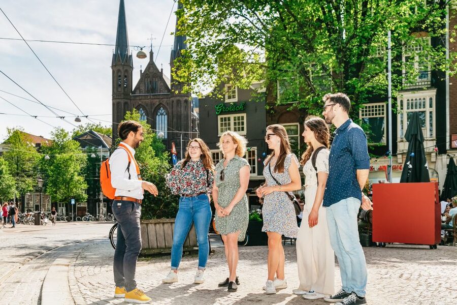 Amsterdam: Historical Highlights Walking Tour with Tasting - Begijnhof, one of the quieter stops