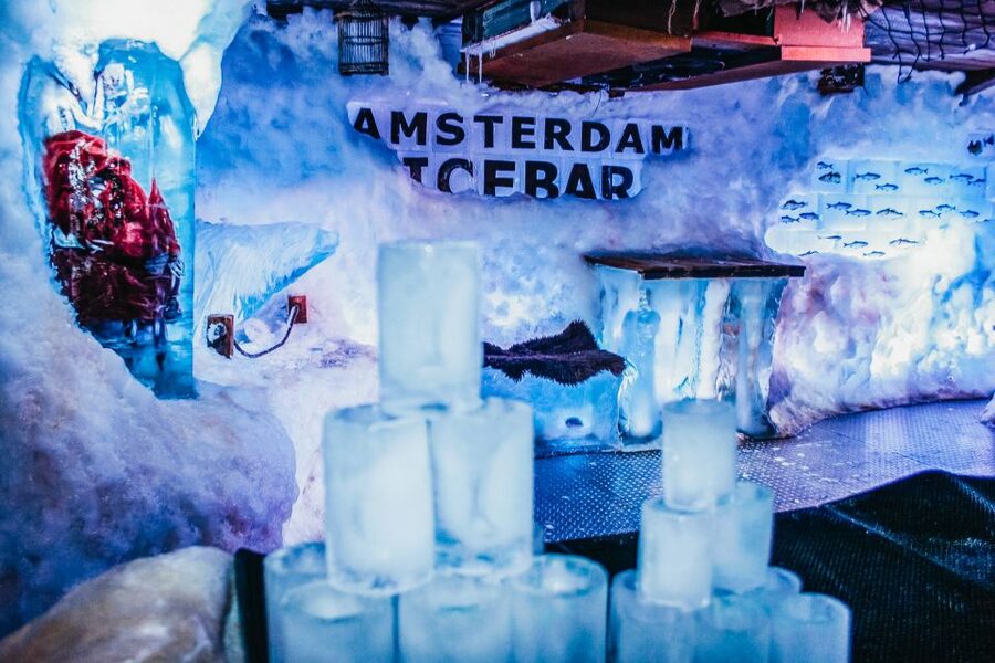 Amsterdam: Icebar Entry Ticket with 3 Drinks - Getting dressed for minus 10 Celsius