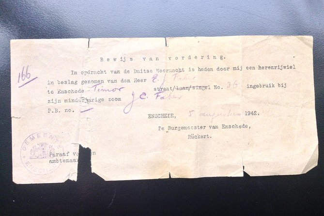 Amsterdam in World War II Tour - Magna Plaza and the wartime post office
