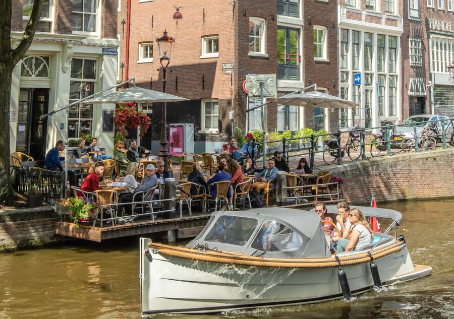 Amsterdam: Jordaan District Tour with a German guide - Practical details for a smooth walk