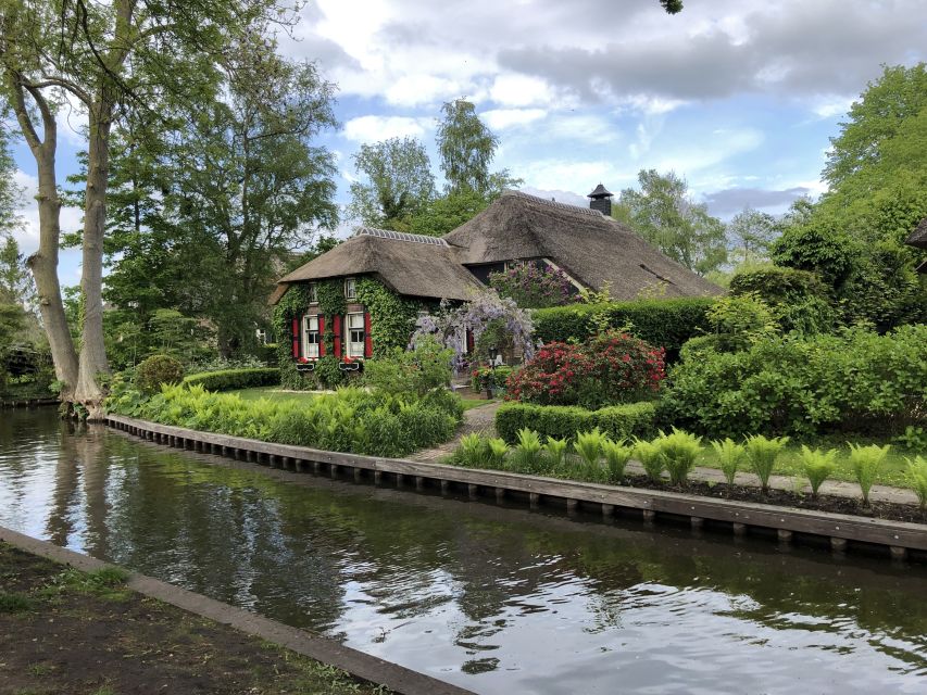 Amsterdam: Keukenhof Tulip Garden and Giethoorn Experience - What the guides add