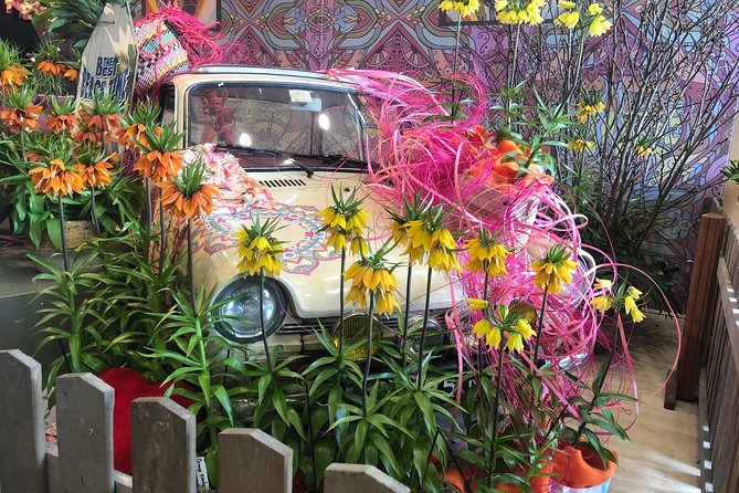 Amsterdam: Keukenhof Tulip Gardens and Giethoorn with Boat Tour - Timing, meeting point, and useful cautions