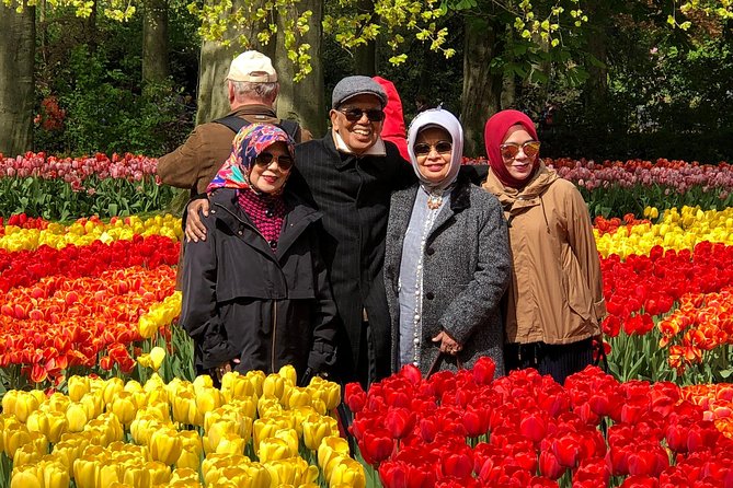 Amsterdam: Keukenhof Tulip Gardens and Giethoorn with Boat Tour - Giethoorn by boat, then on foot