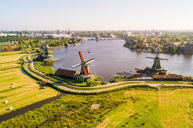 Amsterdam: Keukenhof, Zaanse Schans & Volendam Tour - Cheese, clogs, and the tourist-stop question