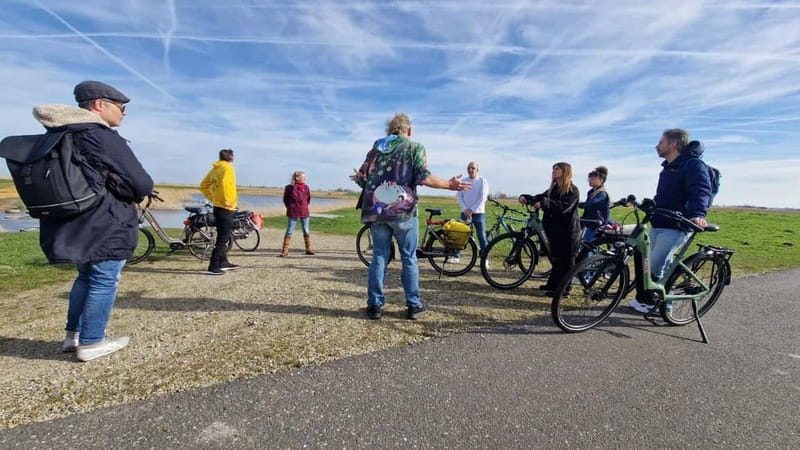 Amsterdam: Leisurely Windmill & Countryside Bike Ride - Getting close to The Admiral windmill