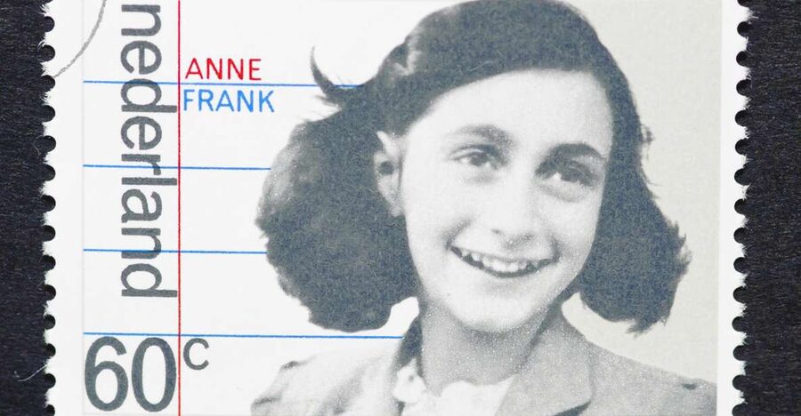Amsterdam: Life of Anne Frank and World War II Walking Tour - Guide quality, languages, and group choice