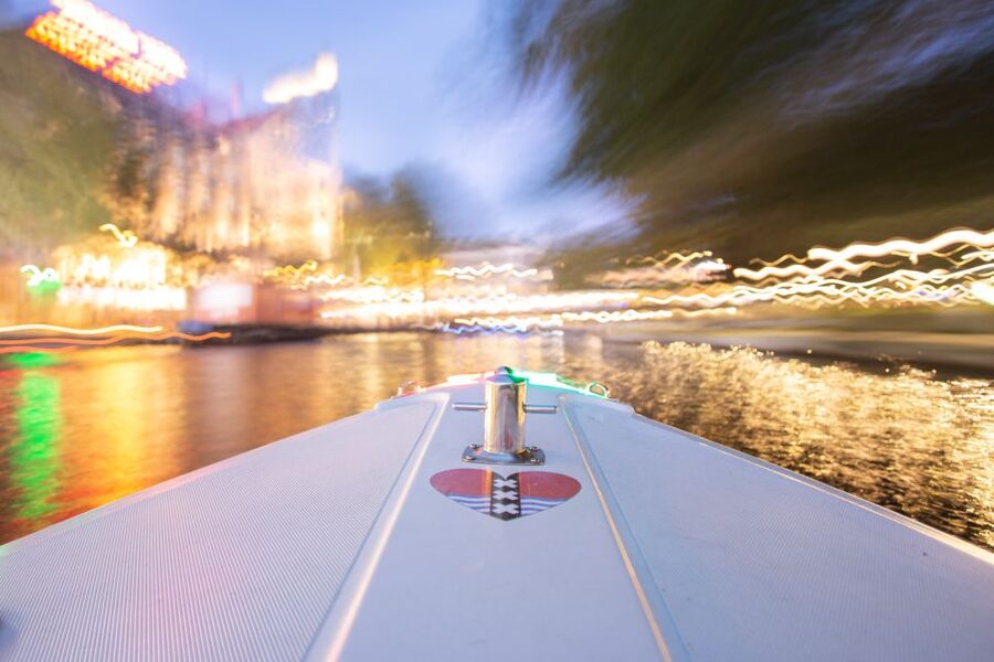 Amsterdam Light Festival Boat Cruise - A warm boat for a cold Dutch evening