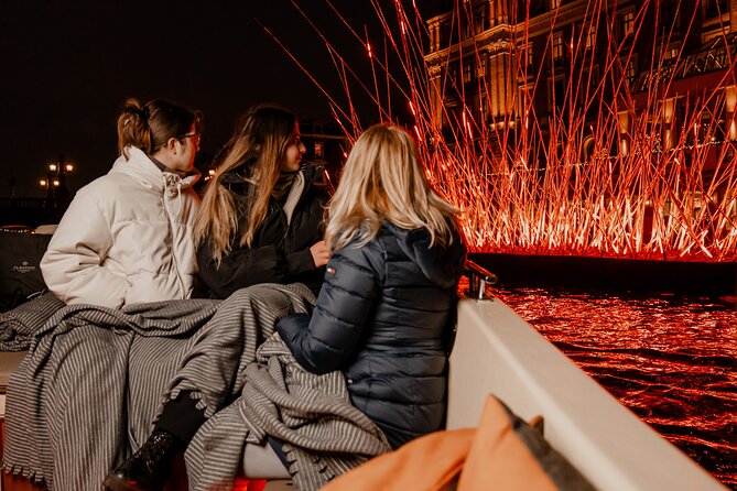 Amsterdam Light Festival: Canal Cruise + Bite & Unlimited Drinks - Is $26.42 a good price?