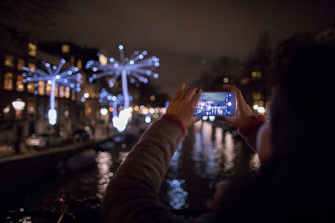 Amsterdam Light Festival: Canal Cruise + Bite & Unlimited Drinks - What the 75-minute ride feels like