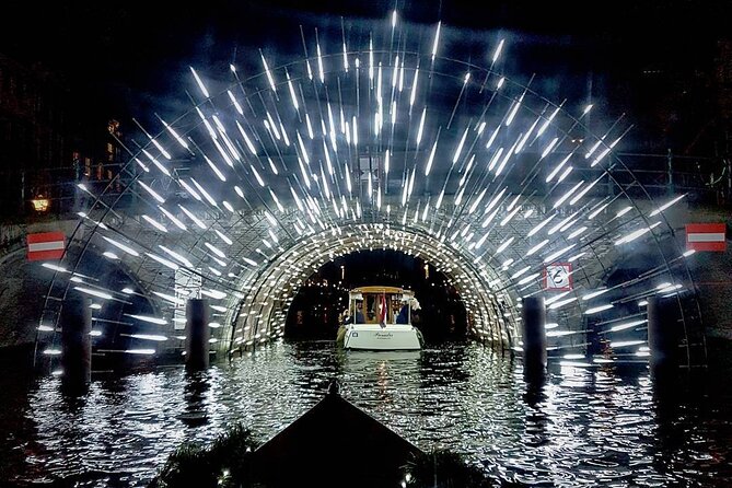 Amsterdam Light Festival: Canal Cruise + Snack & Unlimited Drinks - Drinks and the small snack