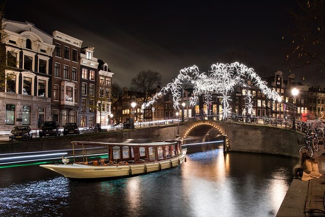 Amsterdam Light Festival: Canal Cruise + Snack & Unlimited Drinks - Boarding at Prins Hendrikkade