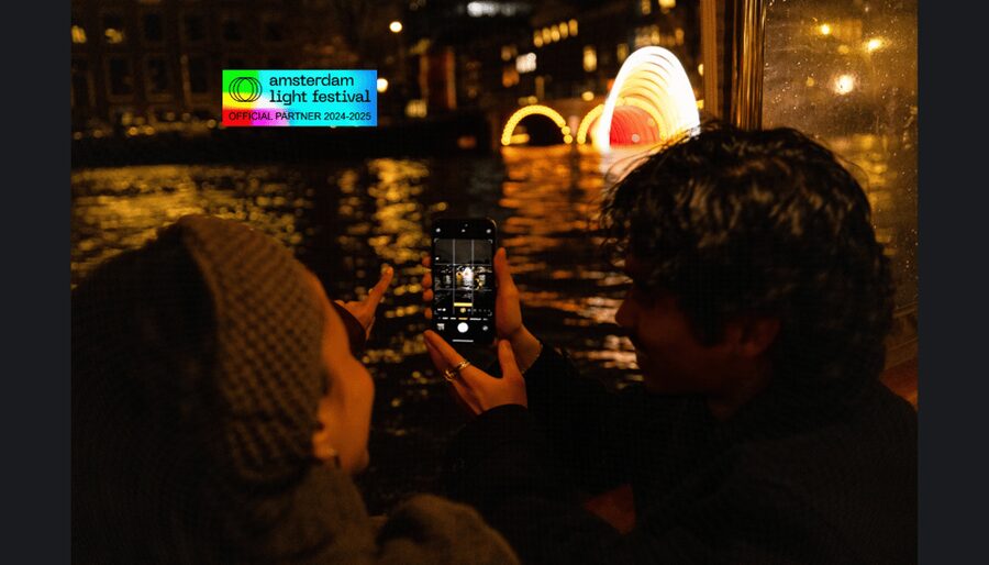 Amsterdam: Light Festival Cruise With Drinks & Snacks - Starting at Prins Hendrikkade 33A