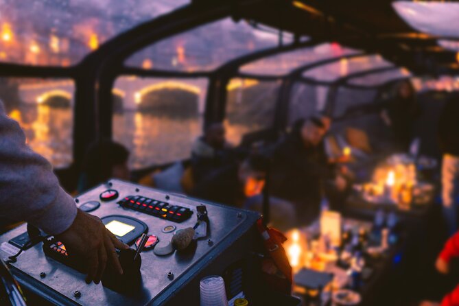 Amsterdam: Light Festival Cruise with Unlimited Drinks Option - Following the Amstel River into nighttime Amsterdam