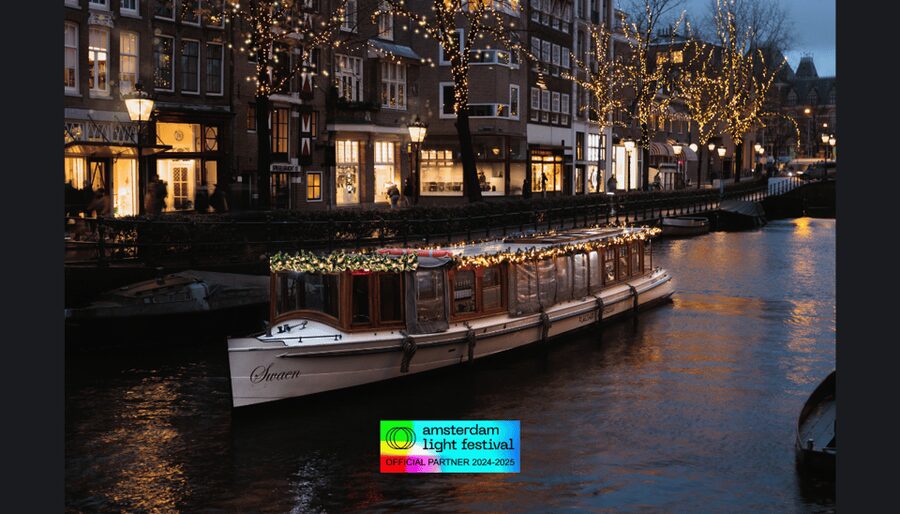 Amsterdam: Light Festival Heated Cruise w/ Drinks & Snacks - The host can make or break the evening