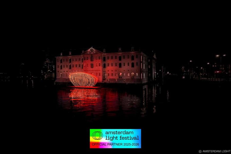 Amsterdam: Light Festival Heated Cruise with Drinks & Snacks - Guiding, music, and the human side of the cruise