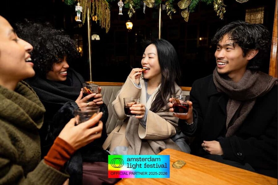 Amsterdam: Light Festival Heated Cruise with Drinks & Snacks - Who should book this Amsterdam Light Festival cruise?