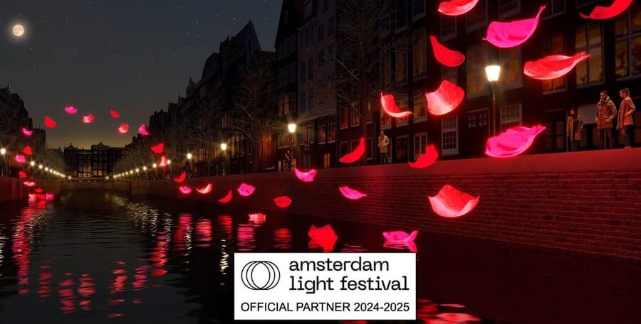 Amsterdam Light Festival Live Commentary & Optional Drinks - Why the festival works best from the water
