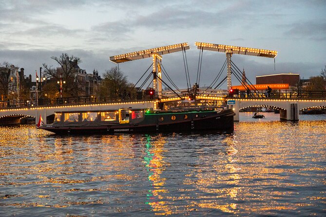 Amsterdam: Light Festival Open Boat - Unl. Drinks Option - Why the electric boat changes the ride