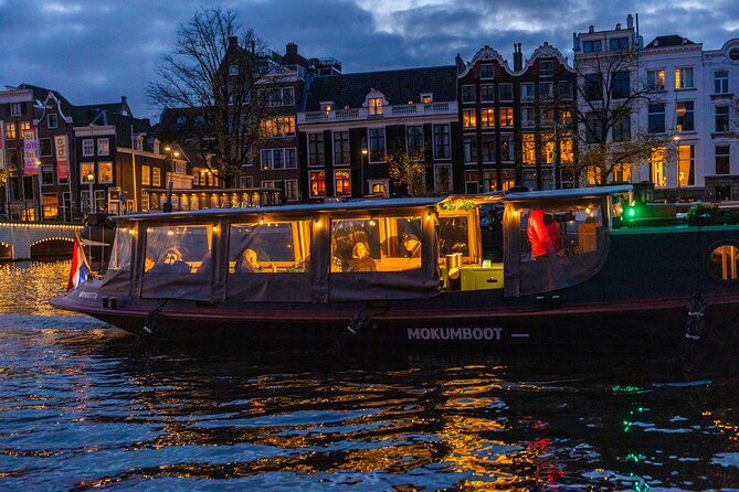 Amsterdam: Light Festival Open Boat - Unl. Drinks Option - Reading the Light Festival from the canal
